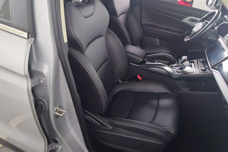 Used Geely Auto Emgrand X7 Sport 2021 Million Edition 1.8TD DCT Two-Wheel Drive Luxury Model Right Front Seat