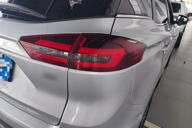 Used Geely Auto Emgrand X7 Sport 2021 Million Edition 1.8TD DCT Two-Wheel Drive Luxury Model Right Rear Taillight