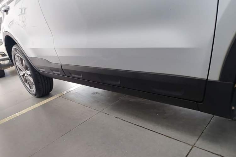 Used Geely Auto Emgrand X7 Sport 2021 Million Edition 1.8TD DCT Two-Wheel Drive Luxury Model Right Side Sill