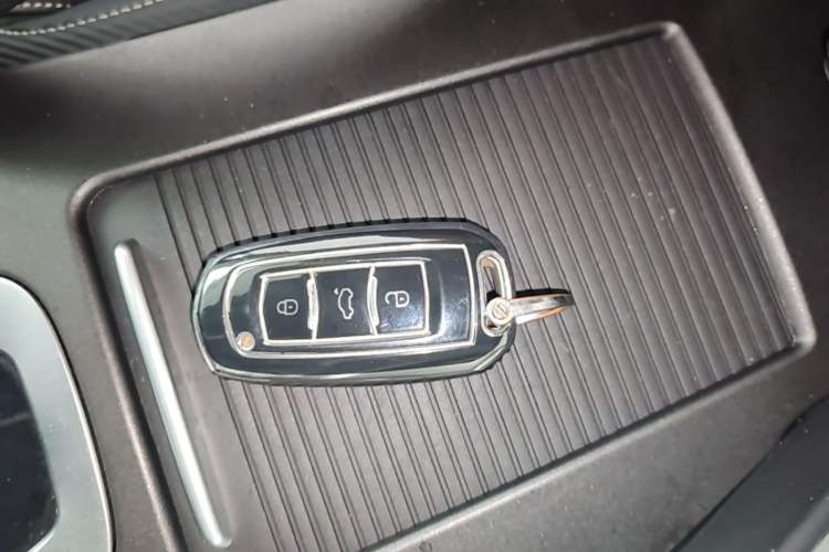Used Geely Auto Emgrand X7 Sport 2021 Million Edition 1.8TD DCT Two-Wheel Drive Luxury Model Vehicle Key