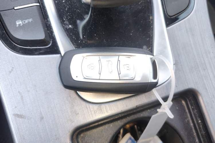 Used Geely Auto Emgrand X7 Sport 2021 1.8TD DCT Two-Wheel Drive Asian Games Comfort Edition Vehicle Key