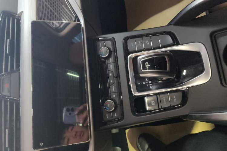 Used Geely Auto Emgrand X7 Sport 2021 1.8TD DCT Two-Wheel Drive Asian Games Edition Audio And AC Panel