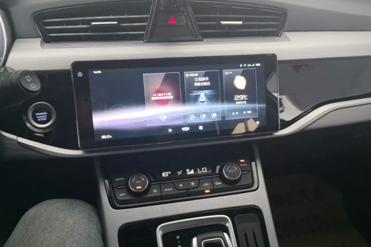 Used Geely Auto Emgrand X7 Sport 2021 Million Edition 1.8TD DCT Two-Wheel Drive Comfort Model Audio And AC Panel