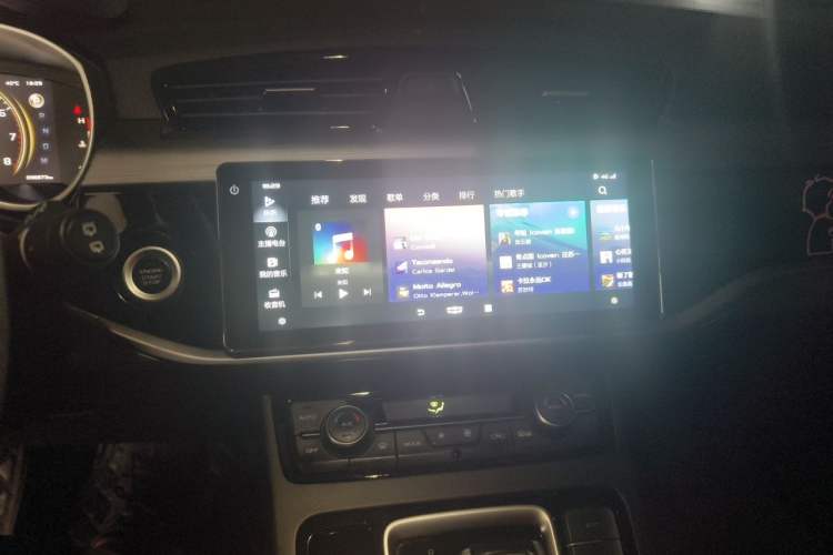 Used Geely Auto Emgrand X7 Sport 2021 Million Edition 1.8TD DCT Two-Wheel Drive Luxury Model Audio And AC Panel