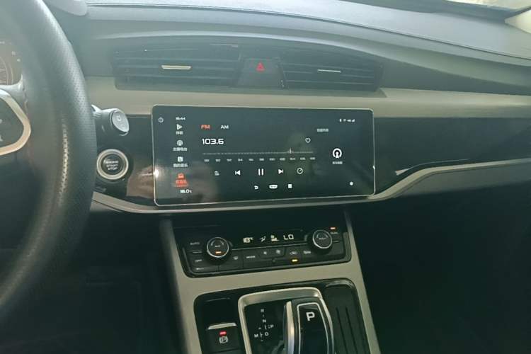 Used Geely Auto Emgrand X7 Sport 2021 Million Edition 1.8TD DCT Two-Wheel Drive Comfort Model Audio And AC Panel