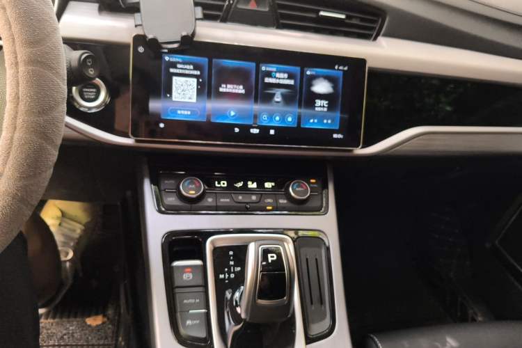 Used Geely Auto Emgrand X7 Sport 2021 1.8TD DCT Two-Wheel Drive Asian Games Comfort Edition Audio And AC Panel