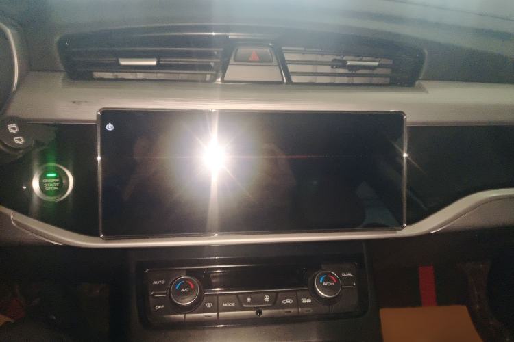 Used Geely Auto Emgrand X7 Sport 2021 1.8TD DCT Two-Wheel Drive Asian Games Comfort Edition Audio And AC Panel