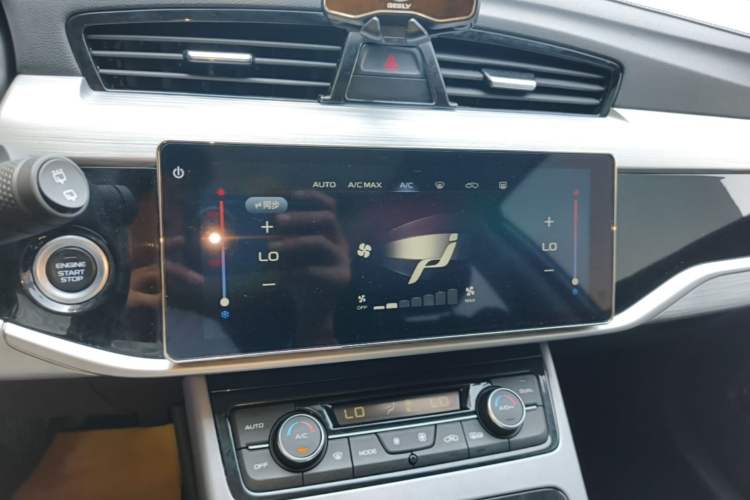 Used Geely Auto Emgrand X7 Sport 2021 1.8TD DCT Two-Wheel Drive Asian Games Comfort Edition Audio And AC Panel