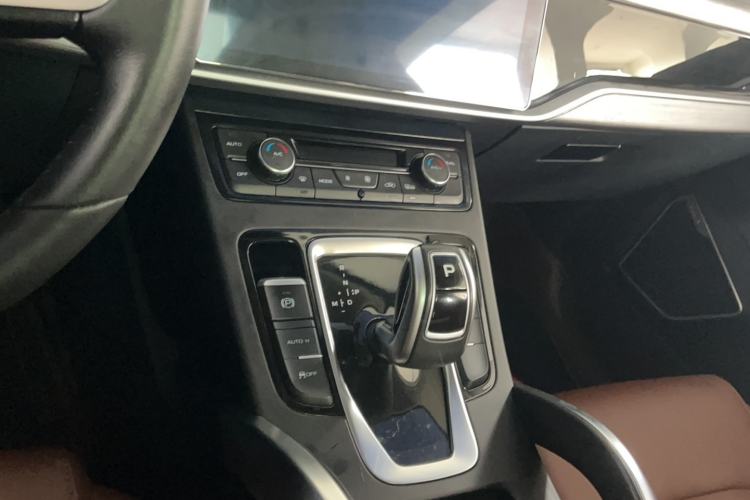 Used Geely Auto Emgrand X7 Sport 2021 1.8TD DCT Two-Wheel Drive Asian Games Edition Audio And AC Panel