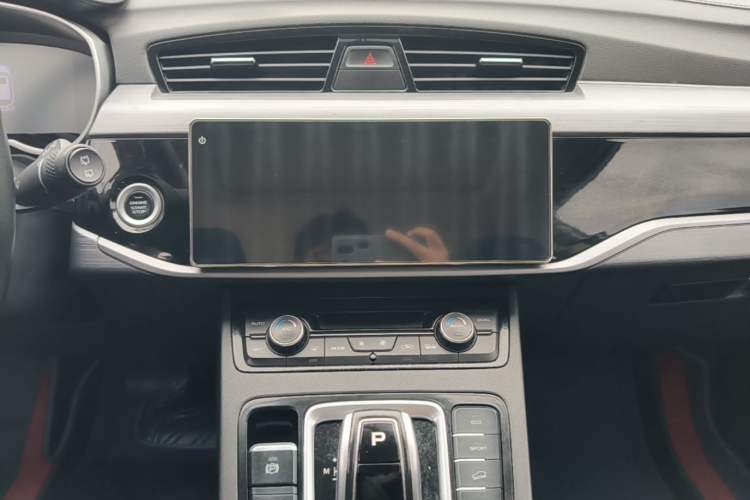 Used Geely Auto Emgrand X7 Sport 2021 Million Edition 1.8TD DCT Two-Wheel Drive Luxury Model Audio And AC Panel