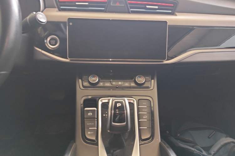 Used Geely Auto Emgrand X7 Sport 2021 Million Edition 1.8TD DCT Two-Wheel Drive Luxury Model Audio And AC Panel