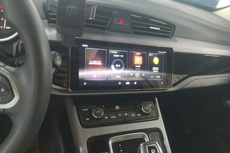 Used Geely Auto Emgrand X7 Sport 2021 Million Edition 1.8TD DCT Two-Wheel Drive Comfort Model Audio And AC Panel