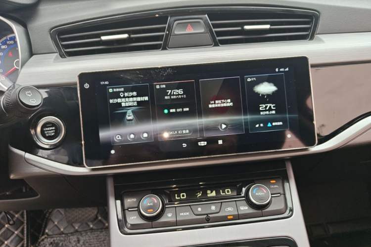 Used Geely Auto Emgrand X7 Sport 2021 Million Edition 1.8TD DCT Two-Wheel Drive Comfort Model Audio And AC Panel