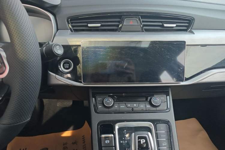 Used Geely Auto Emgrand X7 Sport 2021 Million Edition 1.8TD DCT Two-Wheel Drive Luxury Model Audio And AC Panel