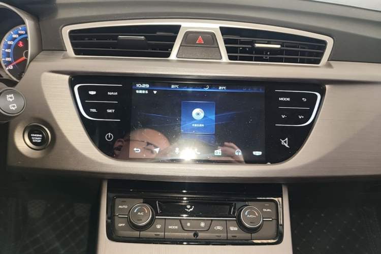 Used Geely Auto Emgrand X7 Sport 2021 Million Edition 1.8TD Manual Two-Wheel Drive Comfort Model Audio And AC Panel