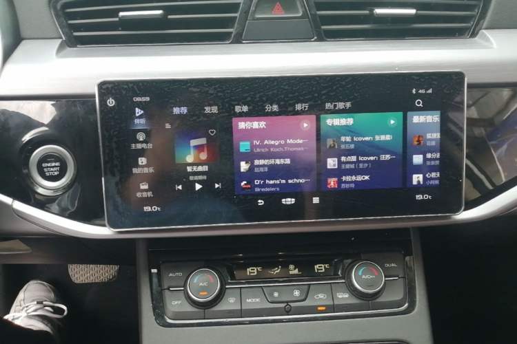 Used Geely Auto Emgrand X7 Sport 2021 Million Edition 1.8TD DCT Two-Wheel Drive Luxury Model Audio And AC Panel