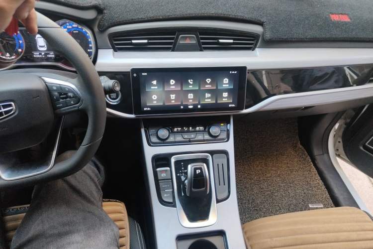 Used Geely Auto Emgrand X7 Sport 2021 Million Edition 1.8TD DCT Two-Wheel Drive Comfort Model Audio And AC Panel