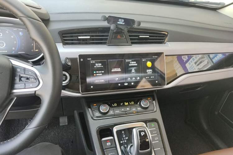 Used Geely Auto Emgrand X7 Sport 2021 1.8TD DCT Two-Wheel Drive Asian Games Edition Audio And AC Panel