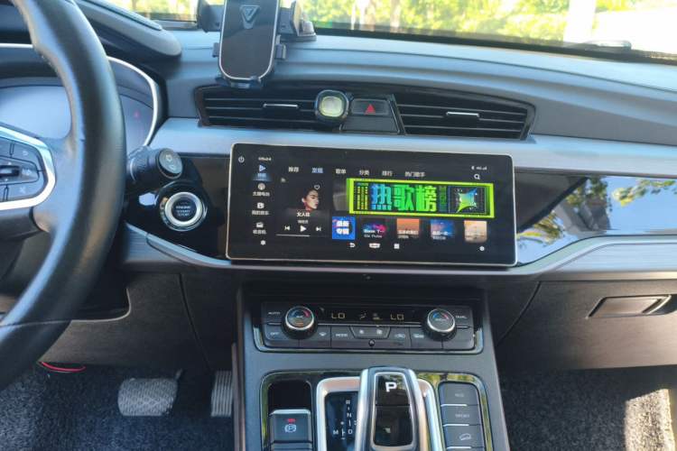 Used Geely Auto Emgrand X7 Sport 2021 Million Edition 1.8TD DCT Two-Wheel Drive Luxury Model Audio And AC Panel