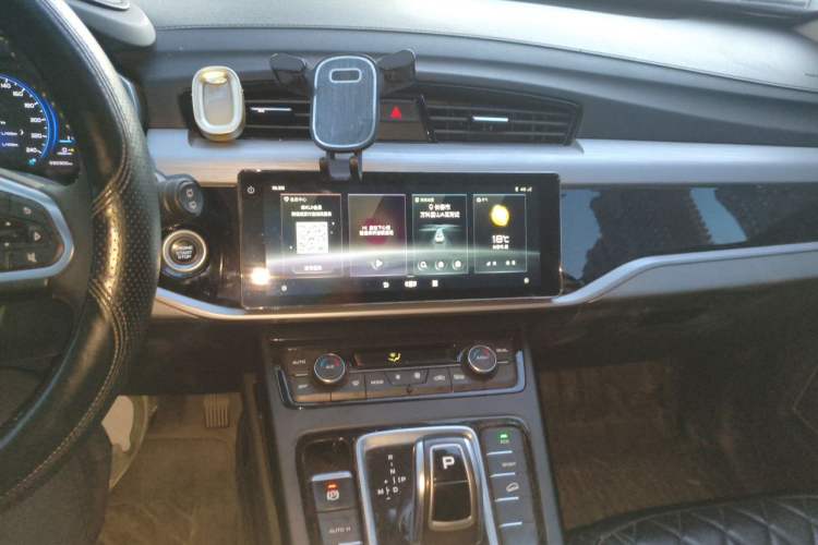 Used Geely Auto Emgrand X7 Sport 2021 Million Edition 1.8TD DCT Two-Wheel Drive Luxury Model Audio And AC Panel