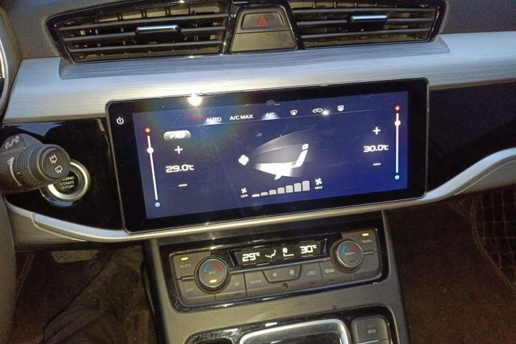 Used Geely Auto Emgrand X7 Sport 2021 1.8TD DCT Two-Wheel Drive Asian Games Edition Audio And AC Panel