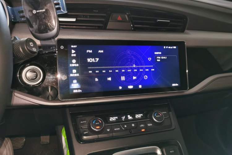 Used Geely Auto Emgrand X7 Sport 2021 Million Edition 1.8TD DCT Two-Wheel Drive Luxury Model Audio And AC Panel