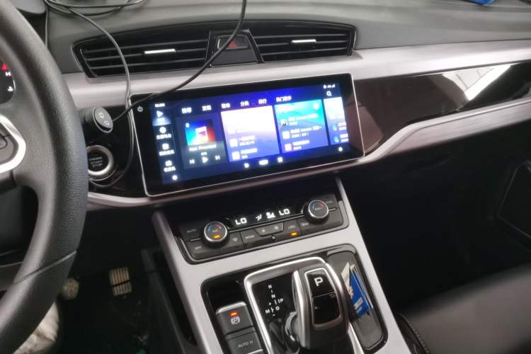 Used Geely Auto Emgrand X7 Sport 2021 Million Edition 1.8TD DCT Two-Wheel Drive Comfort Model Audio And AC Panel