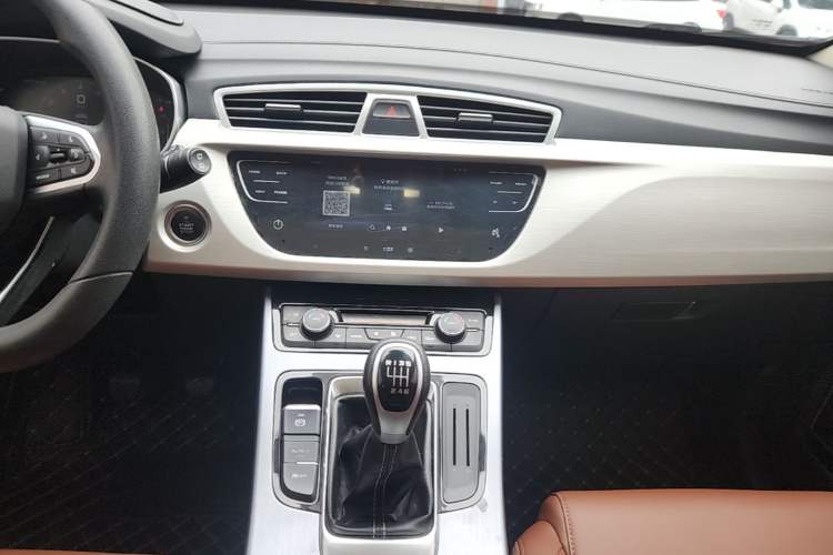 Used Geely Auto Emgrand X7 Sport 2021 1.8TD Manual Two-Wheel Drive Asian Games Edition Audio And AC Panel