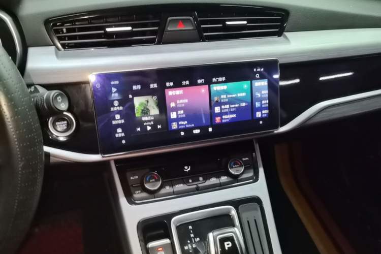 Used Geely Auto Emgrand X7 Sport 2021 Million Edition 1.8TD DCT Two-Wheel Drive Comfort Model Audio And AC Panel