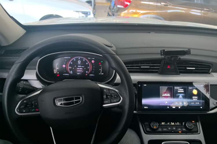 Used Geely Auto Emgrand X7 Sport 2021 Million Edition 1.8TD DCT Two-Wheel Drive Comfort Model Center Console