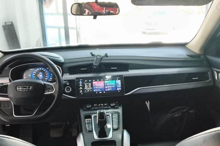 Used Geely Auto Emgrand X7 Sport 2021 Million Edition 1.8TD DCT Two-Wheel Drive Luxury Model Center Console