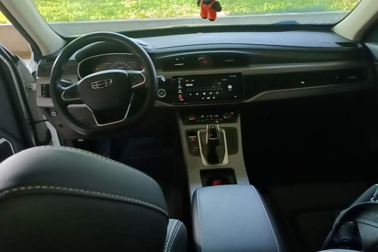 Used Geely Auto Emgrand X7 Sport 2021 Million Edition 1.8TD DCT Two-Wheel Drive Comfort Model Center Console