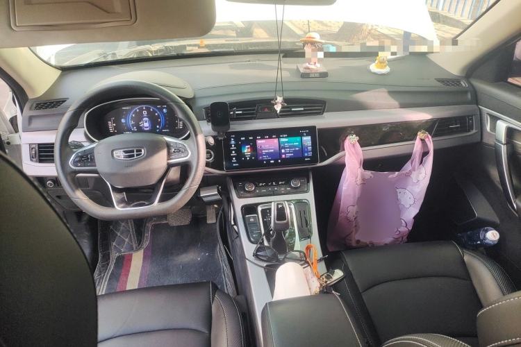 Used Geely Auto Emgrand X7 Sport 2021 Million Edition 1.8TD DCT Two-Wheel Drive Comfort Model Center Console