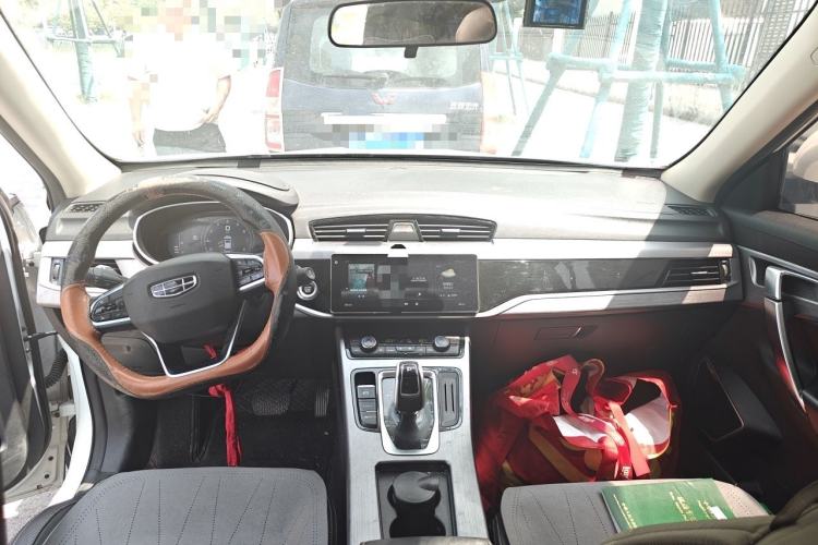 Used Geely Auto Emgrand X7 Sport 2021 Million Edition 1.8TD DCT Two-Wheel Drive Comfort Model Center Console