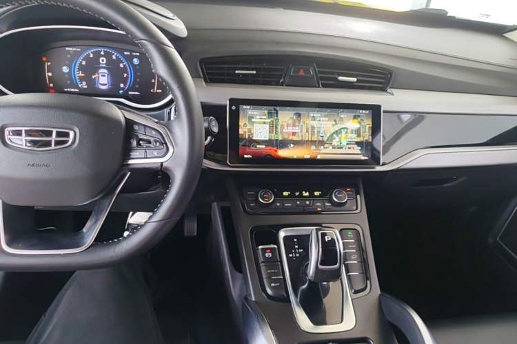 Used Geely Auto Emgrand X7 Sport 2021 Million Edition 1.8TD DCT Two-Wheel Drive Luxury Model Center Console