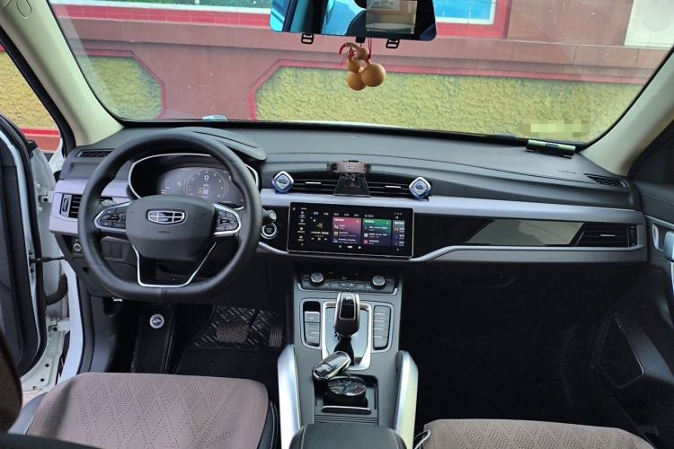 Used Geely Auto Emgrand X7 Sport 2021 Million Edition 1.8TD DCT Two-Wheel Drive Luxury Model Center Console