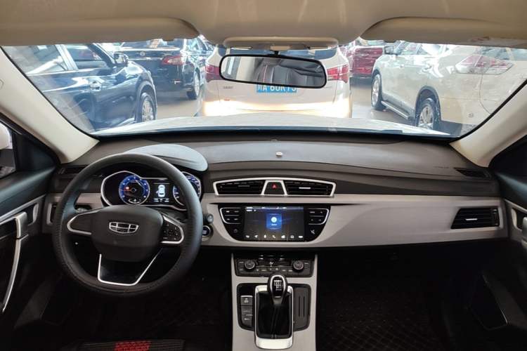Used Geely Auto Emgrand X7 Sport 2021 Million Edition 1.8TD Manual Two-Wheel Drive Comfort Model Center Console
