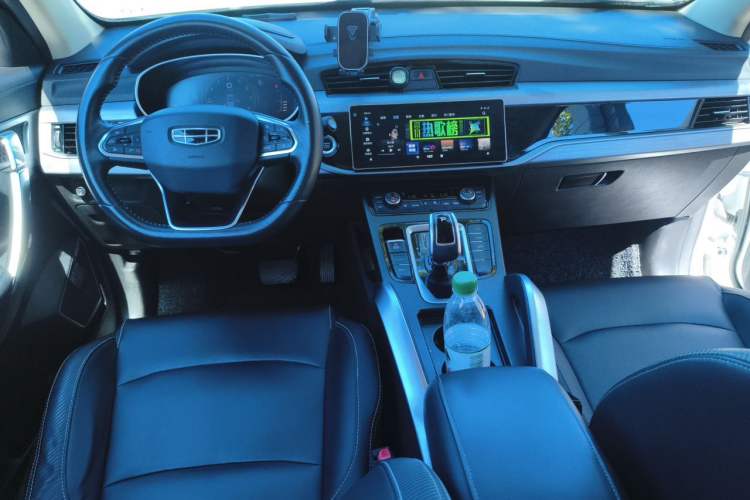 Used Geely Auto Emgrand X7 Sport 2021 Million Edition 1.8TD DCT Two-Wheel Drive Luxury Model Center Console