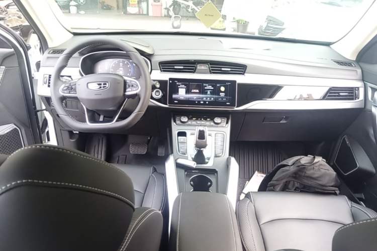 Used Geely Auto Emgrand X7 Sport 2021 Million Edition 1.8TD DCT Two-Wheel Drive Luxury Model Center Console