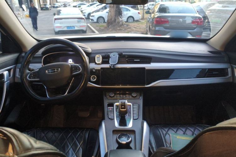 Used Geely Auto Emgrand X7 Sport 2021 Million Edition 1.8TD DCT Two-Wheel Drive Luxury Model Center Console