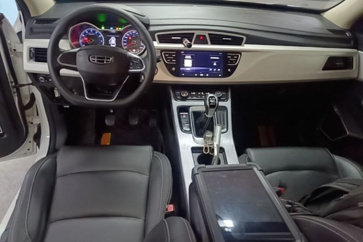 Used Geely Auto Emgrand X7 Sport 2021 Million Edition 1.8TD Manual Two-Wheel Drive Comfort Model Center Console