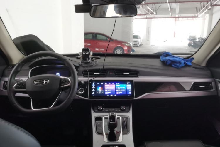 Used Geely Auto Emgrand X7 Sport 2021 Million Edition 1.8TD DCT Two-Wheel Drive Comfort Model Center Console