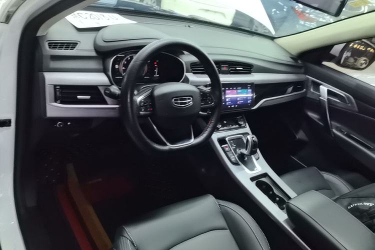 Used Geely Auto Emgrand X7 Sport 2021 Million Edition 1.8TD DCT Two-Wheel Drive Comfort Model Center Console
