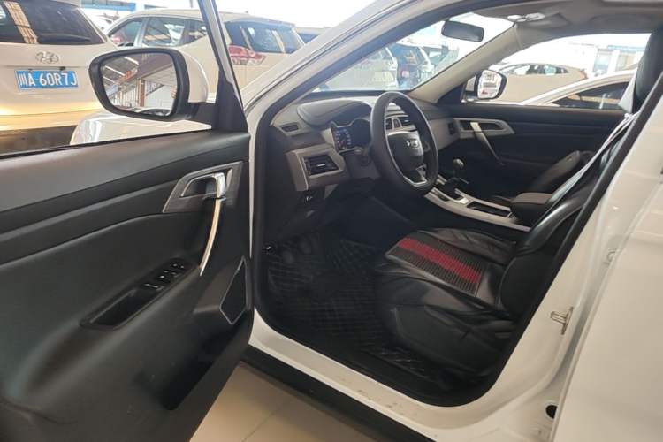 Used Geely Auto Emgrand X7 Sport 2021 Million Edition 1.8TD Manual Two-Wheel Drive Comfort Model Driver Seat