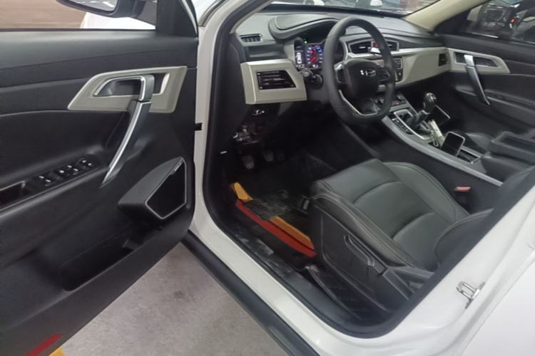 Used Geely Auto Emgrand X7 Sport 2021 Million Edition 1.8TD Manual Two-Wheel Drive Comfort Model Driver Seat