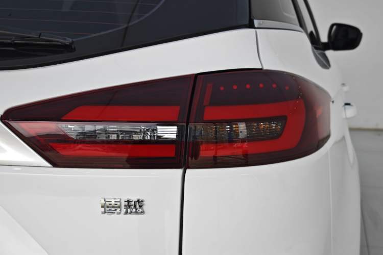 Used Geely Auto Emgrand X7 Sport 2021 Million Edition 1.8TD Manual Two-Wheel Drive Comfort Model Exterior 11