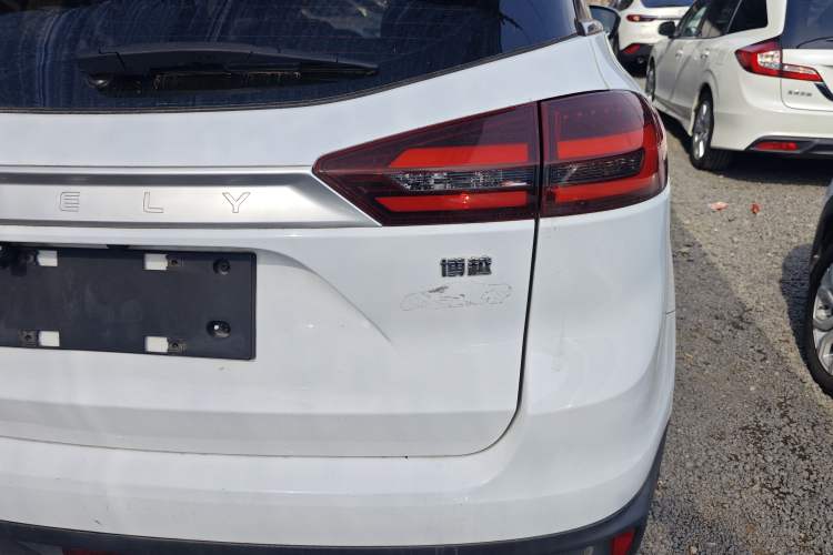 Used Geely Auto Emgrand X7 Sport 2021 Million Edition 1.8TD DCT Two-Wheel Drive Luxury Model Exterior 3
