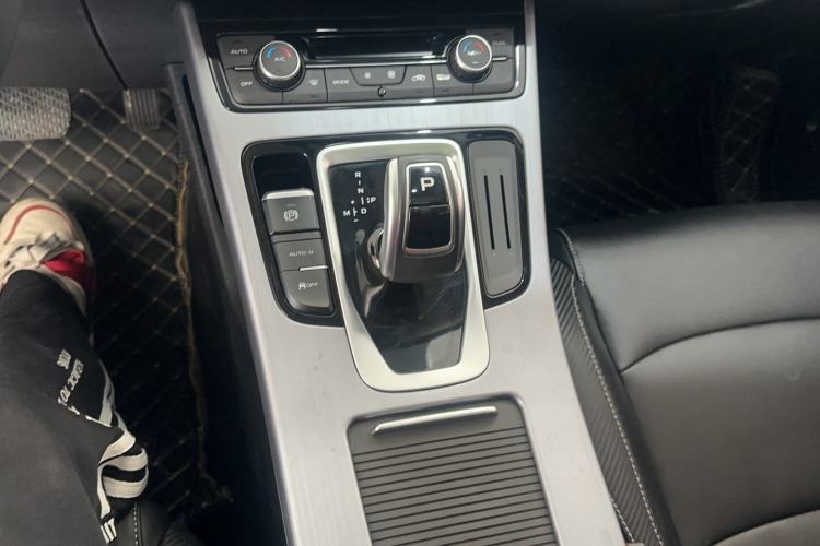 Used Geely Auto Emgrand X7 Sport 2021 1.8TD DCT Two-Wheel Drive Asian Games Comfort Edition Gear Lever