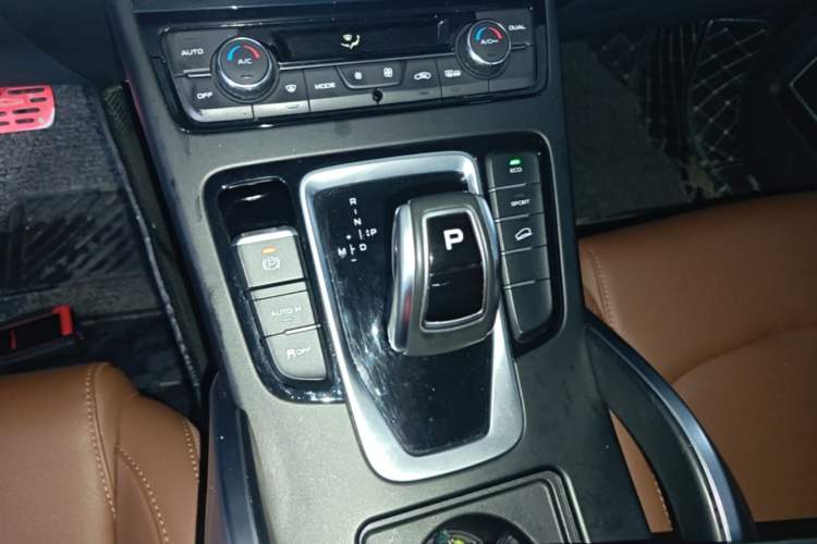 Used Geely Auto Emgrand X7 Sport 2021 1.8TD DCT Two-Wheel Drive Asian Games Edition Gear Lever