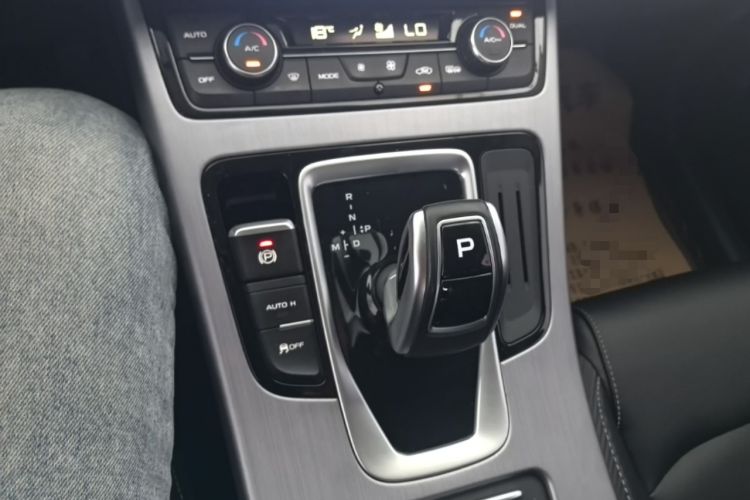 Used Geely Auto Emgrand X7 Sport 2021 Million Edition 1.8TD DCT Two-Wheel Drive Comfort Model Gear Lever